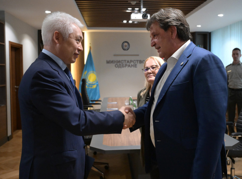 Ministar Gašić sa ambasadorom Kazahstana Atamkulovim razgovarao o saradnji u oblasti odbrane