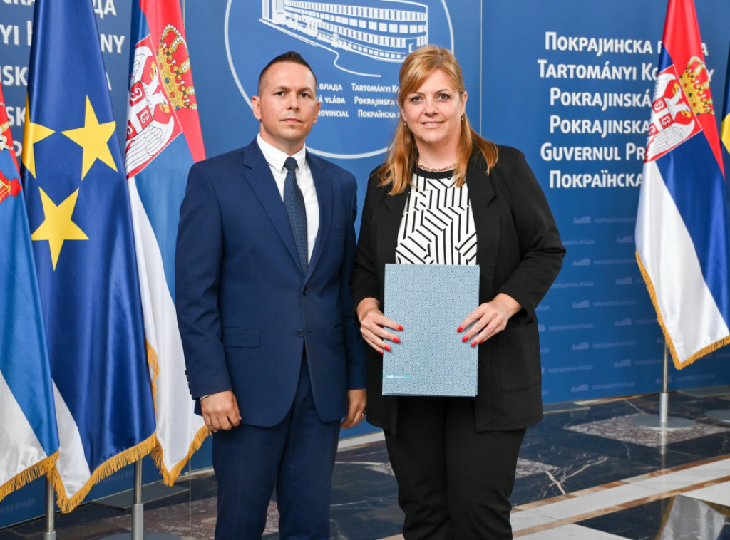 Otot uručio 58 ugovora za unapređenje višejezičnosti u Vojvodini
