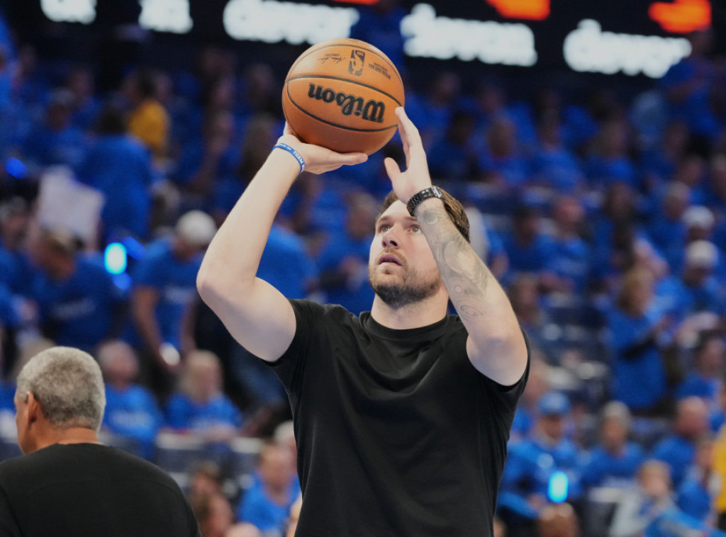 Luka Dončić stigao u Beograd, navijači ga dočekali u TC "Galerija"