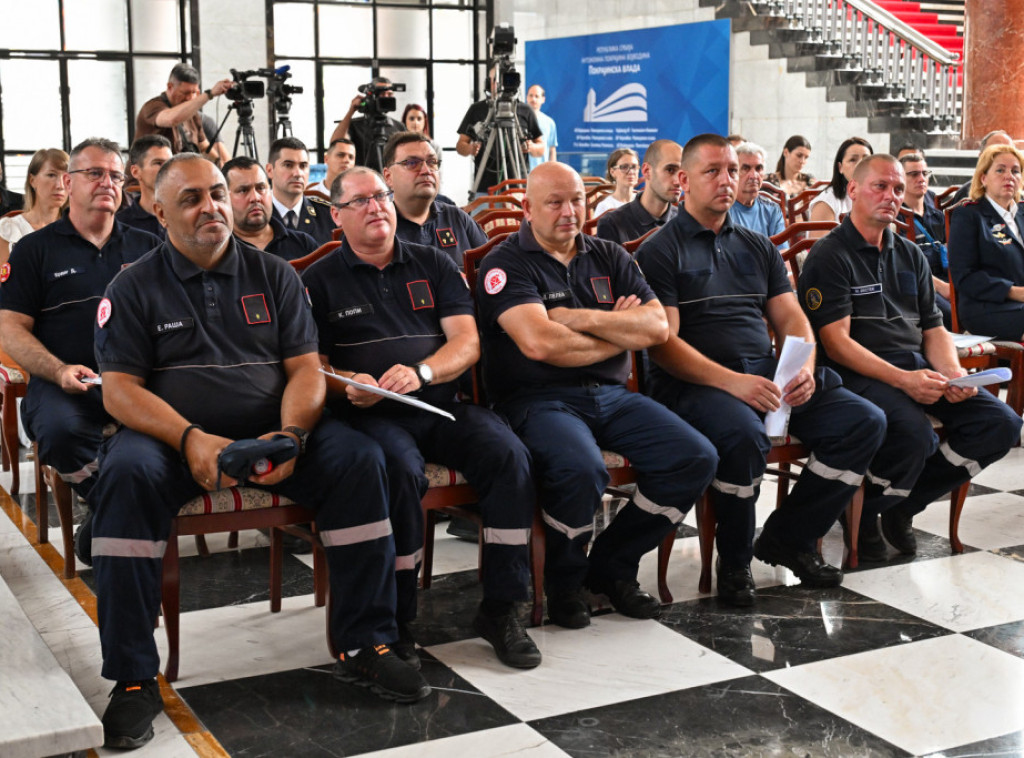 Uručeni ugovori vredni 29 miliona dinara za 33 dobrovoljna vatrogasna društva u AP Vojvodina