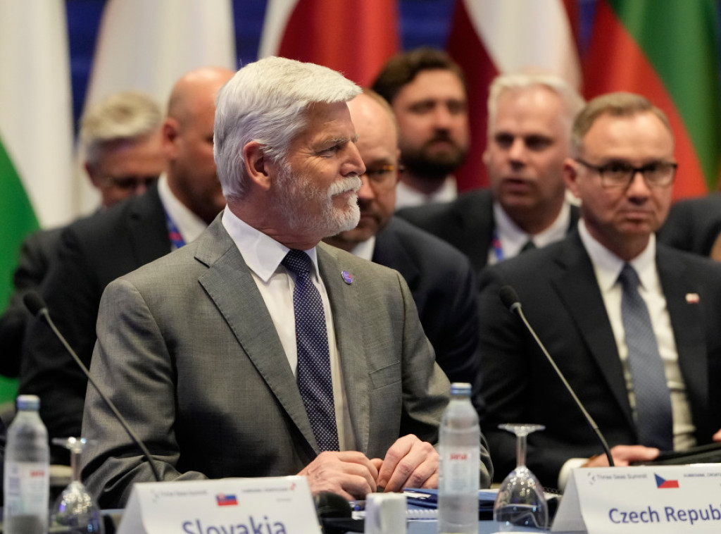 Češka vlada neće uključiti predsednika Pavela u delegaciju na samitu NATO