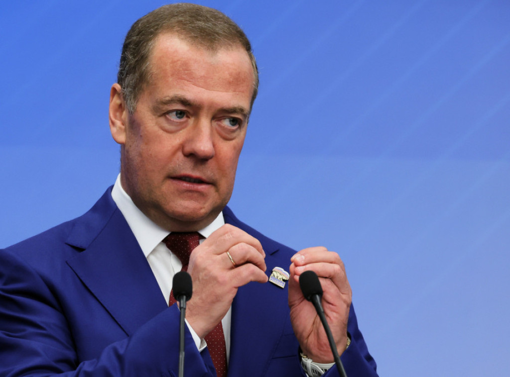 Medvedev: Ukrajina nema stvarni suverenitet, njome upravljaju marionete