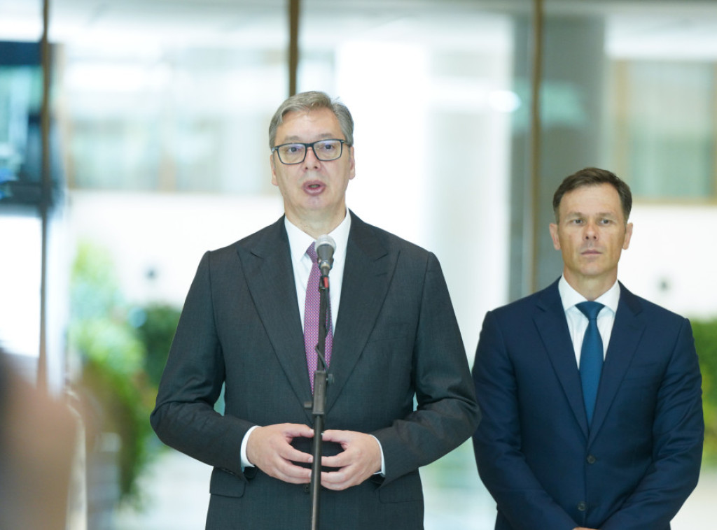 Vučić: Ponosan sam na Srbiju i njene građane, zajedno gradimo budućnost