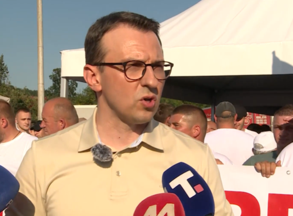 Petković: Više od 350 Srba sa KiM došlo do Oplanića da podrže Vučića
