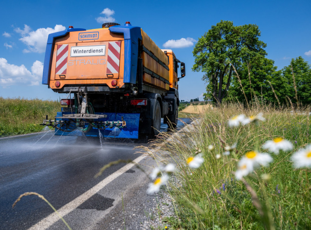 Toplotni talas u Nemačkoj izazvao otkazivanja vozova, auto-putevi pucaju od vrućine