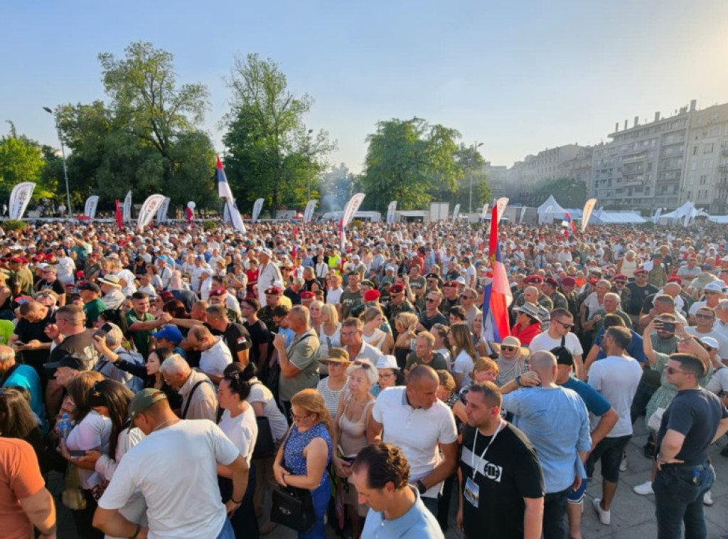 MUP: Na skupu "Srbija - jedna porodica" na platou ispred Skupštine 207.000 građana