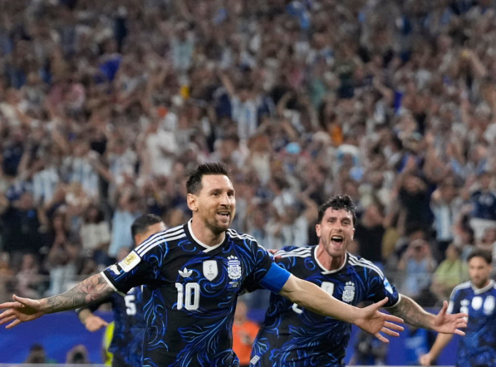 Remi fudbalera Alžira i Austrije za nokaut fazu Svetskog prvenstva, Argentina pobedila Jordan