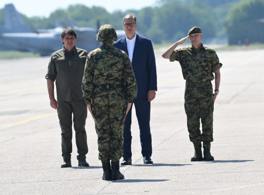 Vučić: Vojsci će biti potrebno više pilota, stižu nam Rafali, ali i još nešto