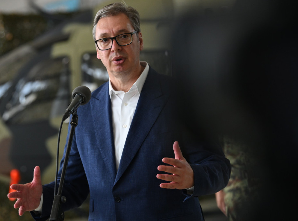 Vučić: Dok jedni blokiraju puteve, drugi ih grade