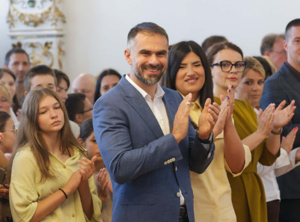 Najboljim novosadskim učenicima dodeljene Vidovdanske nagrade u Gradskoj kući