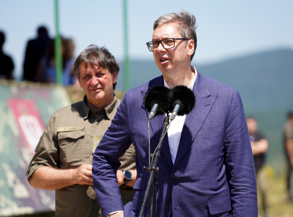 Vučić: Zadovoljan sam odzivom na konkurse za specijalne jedinice, popuna preko 90 odsto