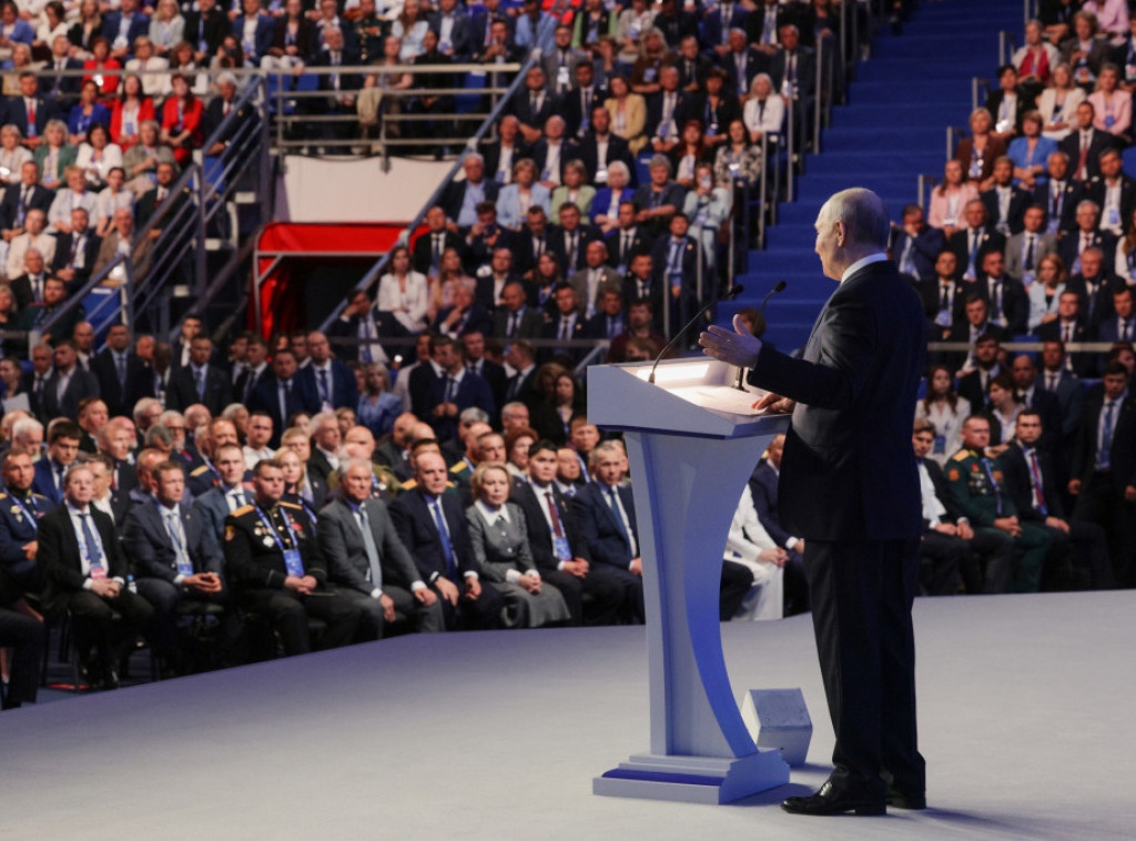 Putin: Rusija će odgovoriti na sve izazove i sačuvati suverenitet
