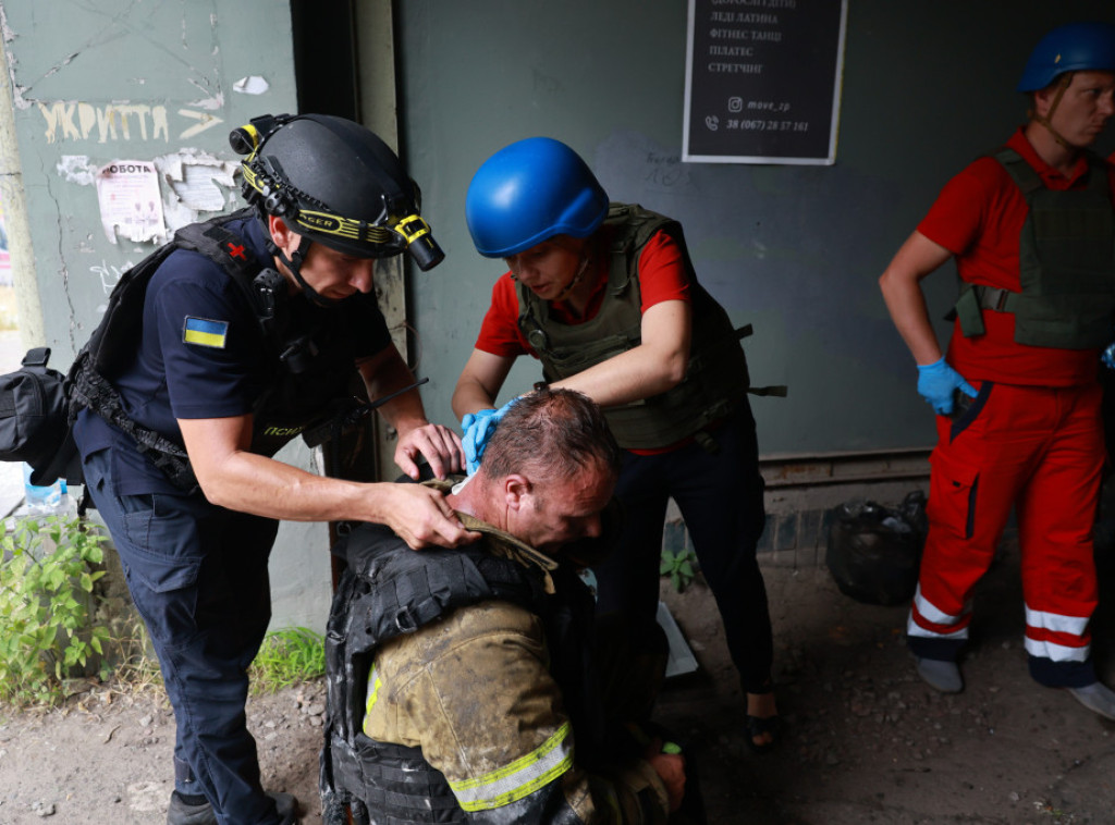 Ukrajina: Tokom evakuacije civila poginuo policajac, njegova koleginica ranjena