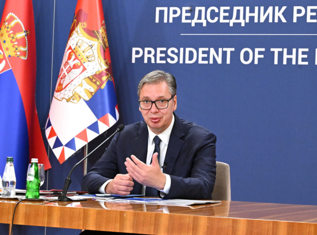 Vučić: Mere pre svega za najsiromašnije, pre kraja godine veliko povećanje penzija i plata