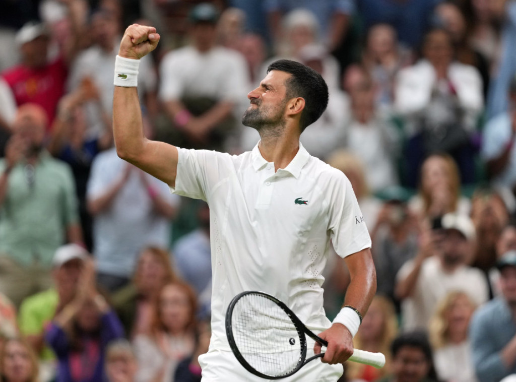 Djokovic beats Wu to advance to Wimbledon second round