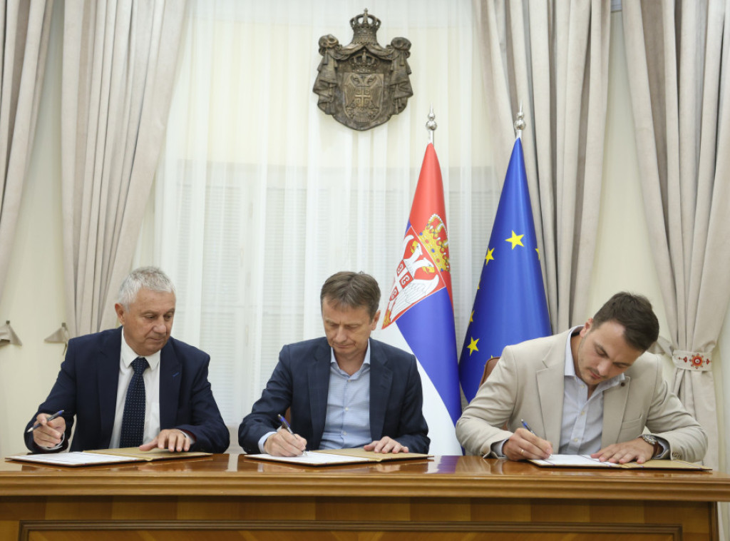 Potpisan ugovor o rekonstrukciji škole u Opariću
