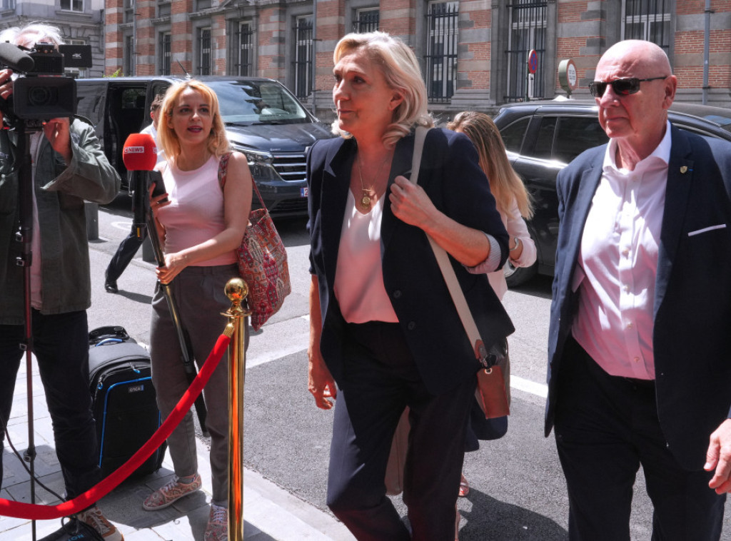 Le Pen: Ako budem nosila nanogicu neću da učestvujem na predsedničkim izborima