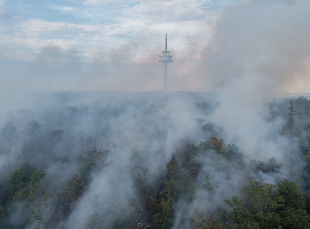 Vatrogasci se bore sa požarima na jugu Francuske