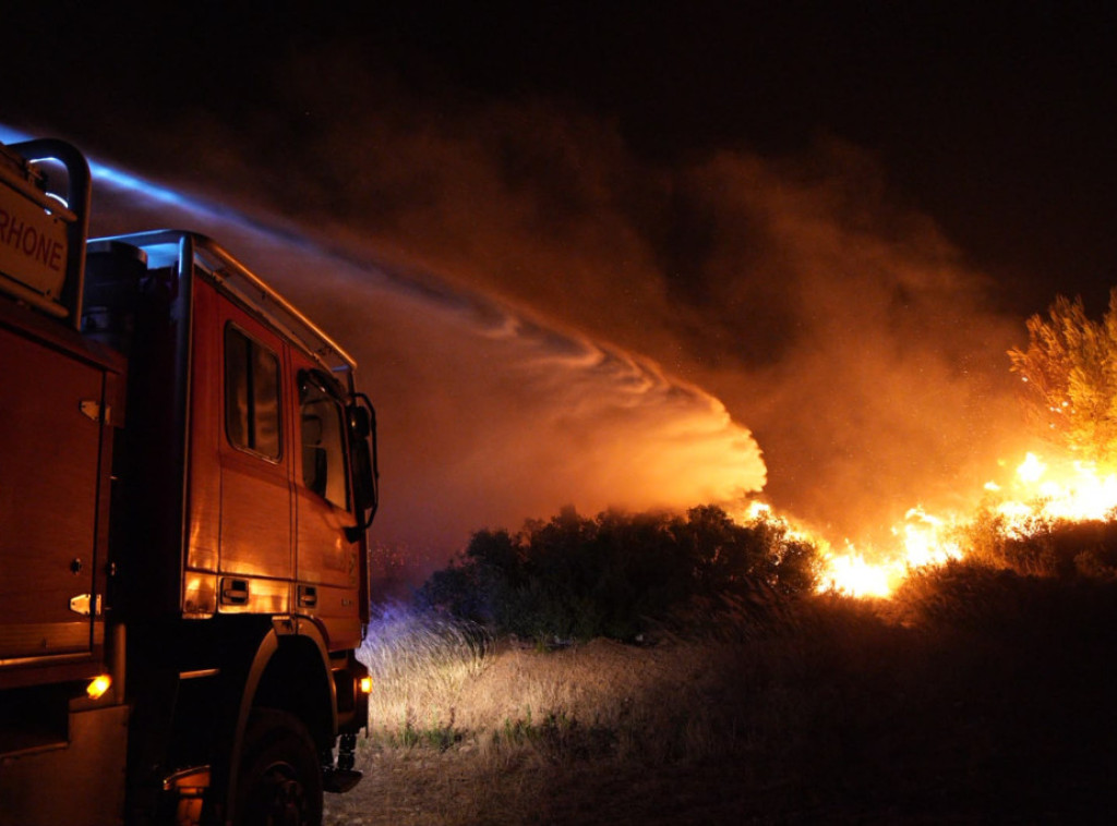 Vatrogasci se bore sa požarima na jugu Francuske