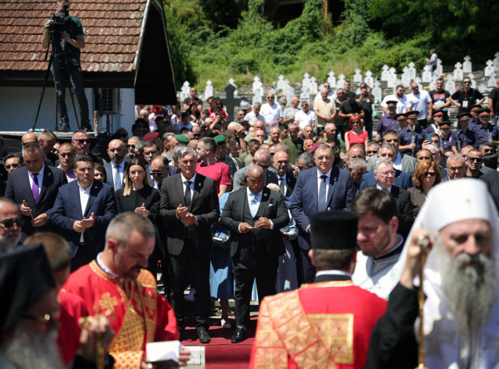 Berns u Bratuncu: Nevine srpske žrtve ne smeju da budu zaboravljene