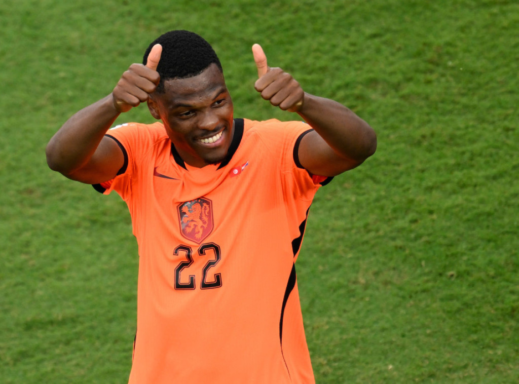 Holandski fudbaler Denzel Damfris potpisao za Real