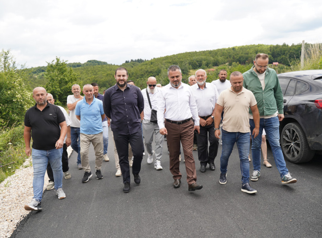 Zukorlić obišao asfaltirani put u Paljevu