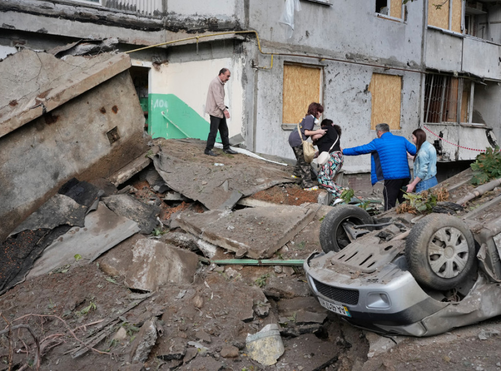 Najmanje 14 osoba poginulo, gotovo 60 povređeno u ruskom napadu na Kijev i region