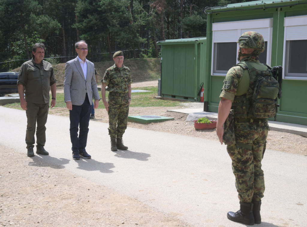 Macut, Gašić i Mojsilović obišli pripadnike Vojske Srbije u Kopnenoj zoni bezbednosti