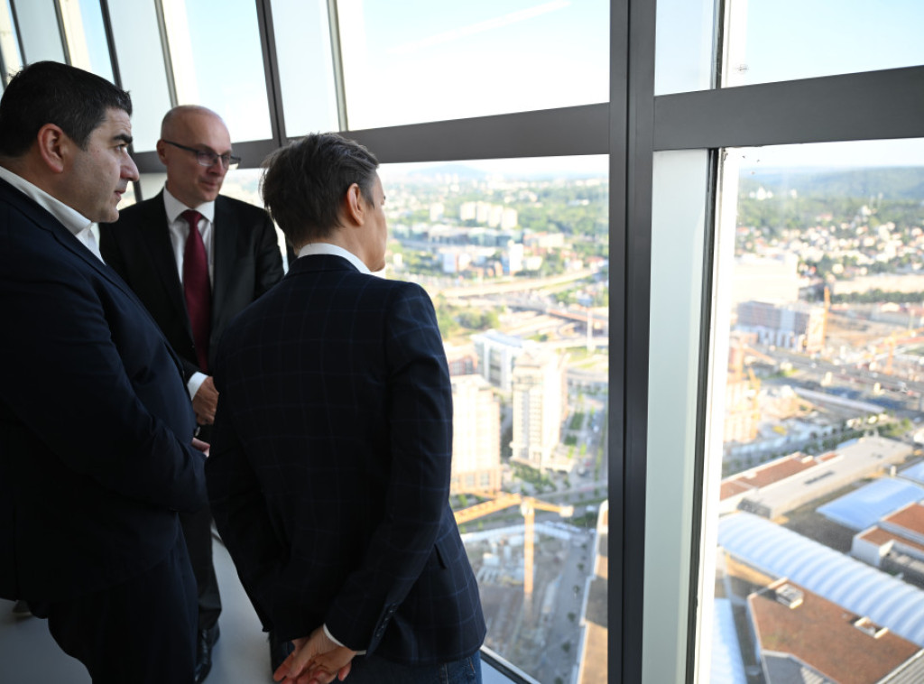 Brnabić sa predstavnicima parlamenata država kandidata za EU obišla Kulu Beograd