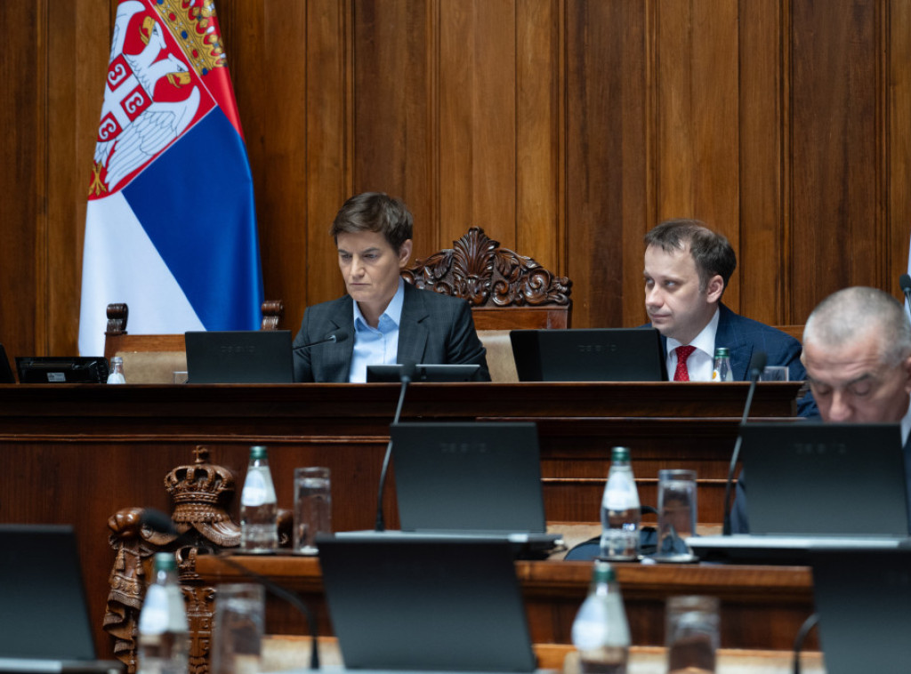 Poslanici pitali o pokrivenosti internetom, Predlogu zakona o roditeljima negovateljima