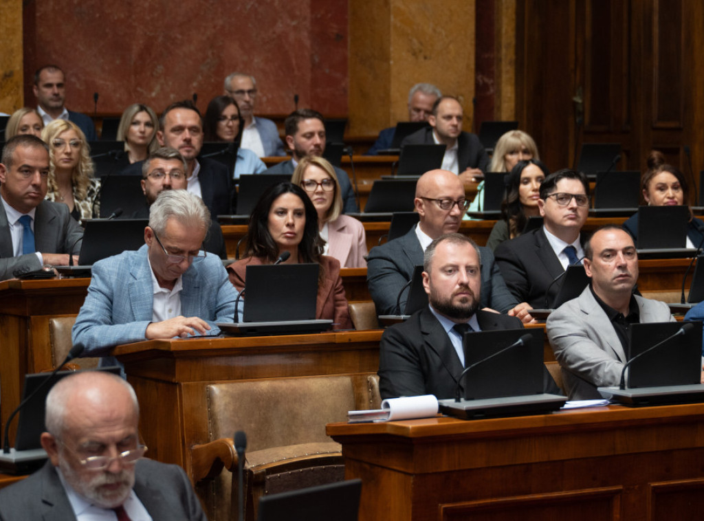 Proglašena jednosatna pauza u parlamentu