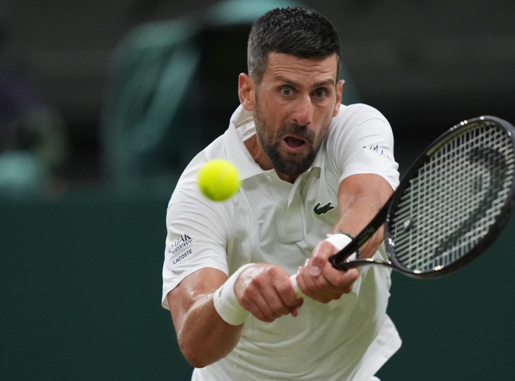 Novak Đoković igra oko 17 časova protiv Janika Sinera u polufinalu Vimbldona