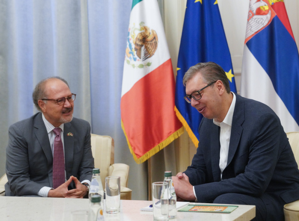 Vučić sa ambasadorom Sjedinjenih Meksičkih Država Karlosom Feliks Koronom