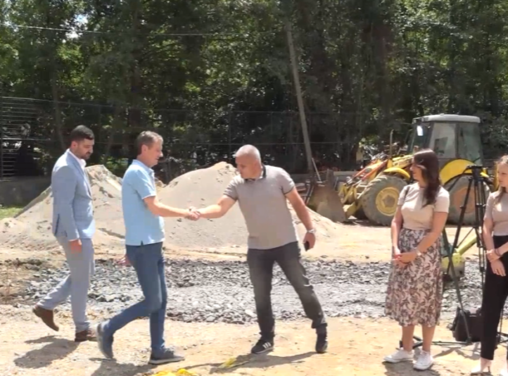 Glišić obišao radove na OŠ "Borivoje Ž. Milojević" u selu Kostajnik
