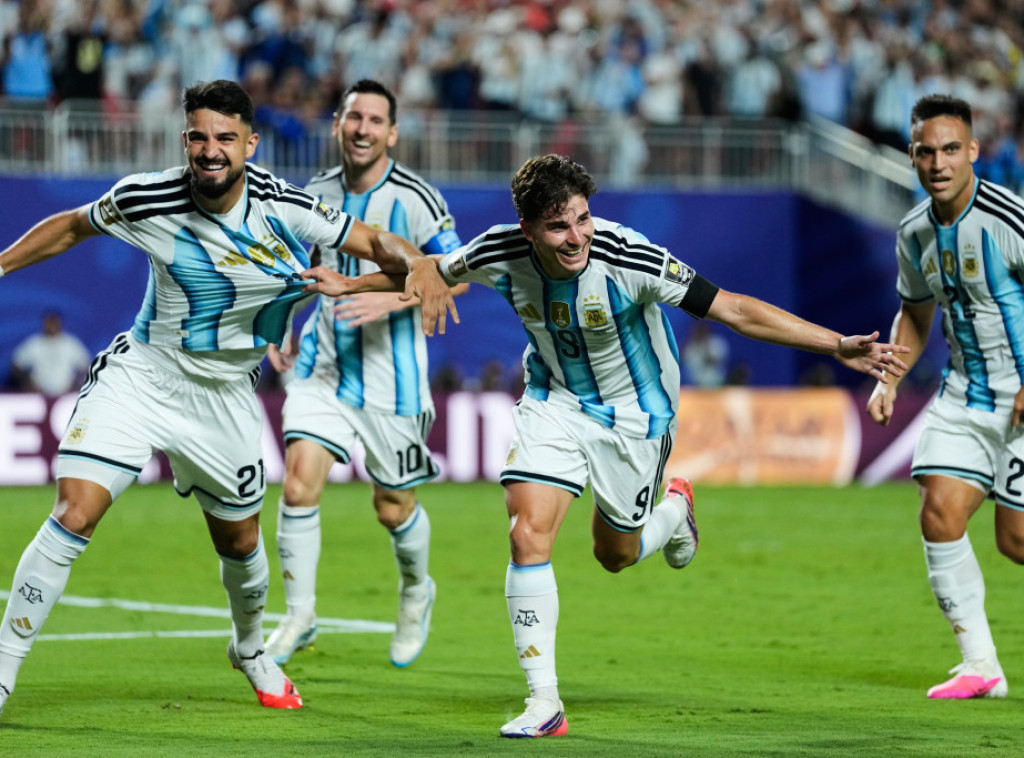 Argentina sa igračem više pobedila Švajcarsku posle produžetaka, slede Englezi