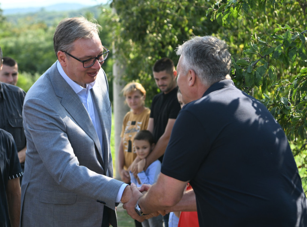 Vučić: Pred građanima odlučujući izbori, da li će Srbija u budućnost ili u prošlost