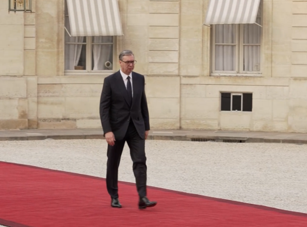 Makron priređuje večeru za svetske lidere u Jelisejskoj palati, prisustvuje Vučić