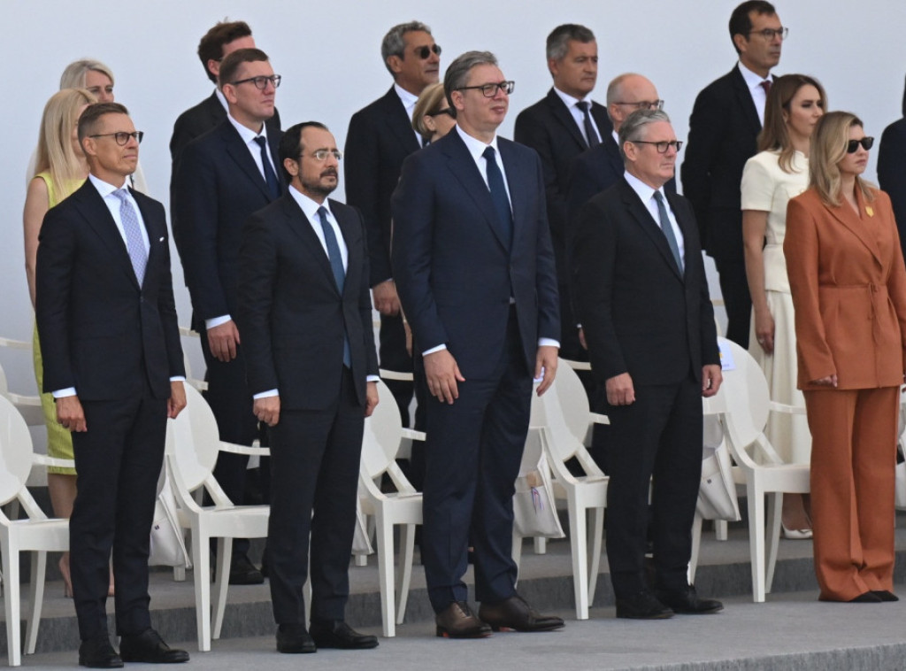Vučić: Lepo je bilo danas predstavljati Srbiju na paradi u Parizu