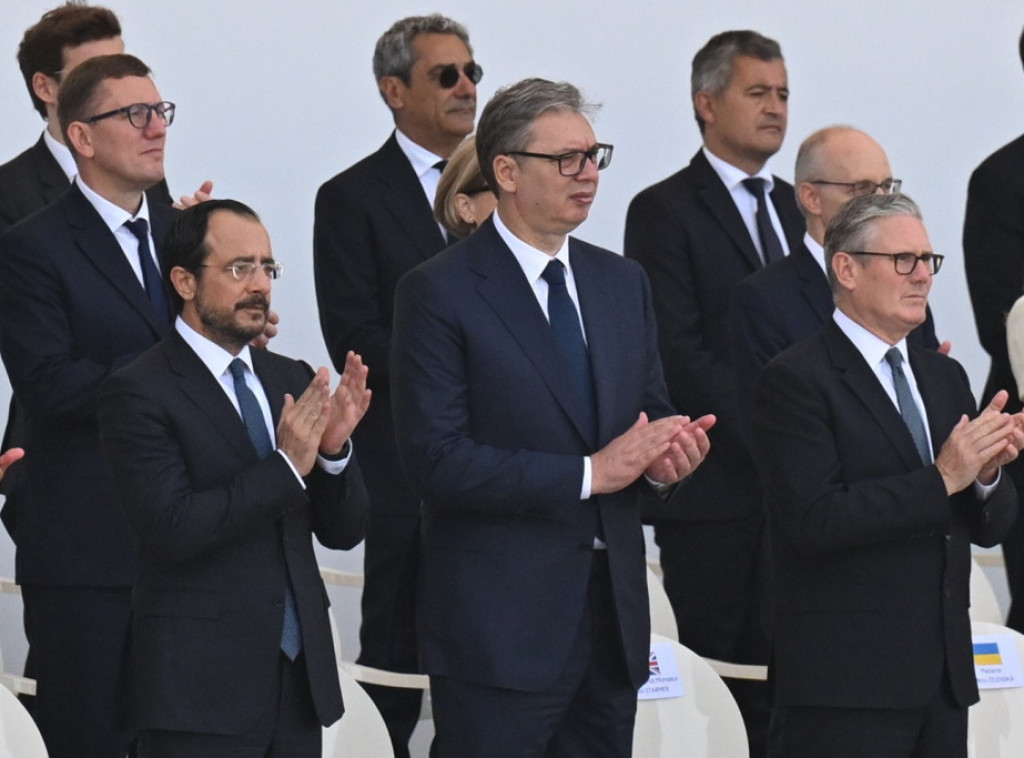 Predsednik Vučić vojnu paradu u Parizu prati iz prvog reda
