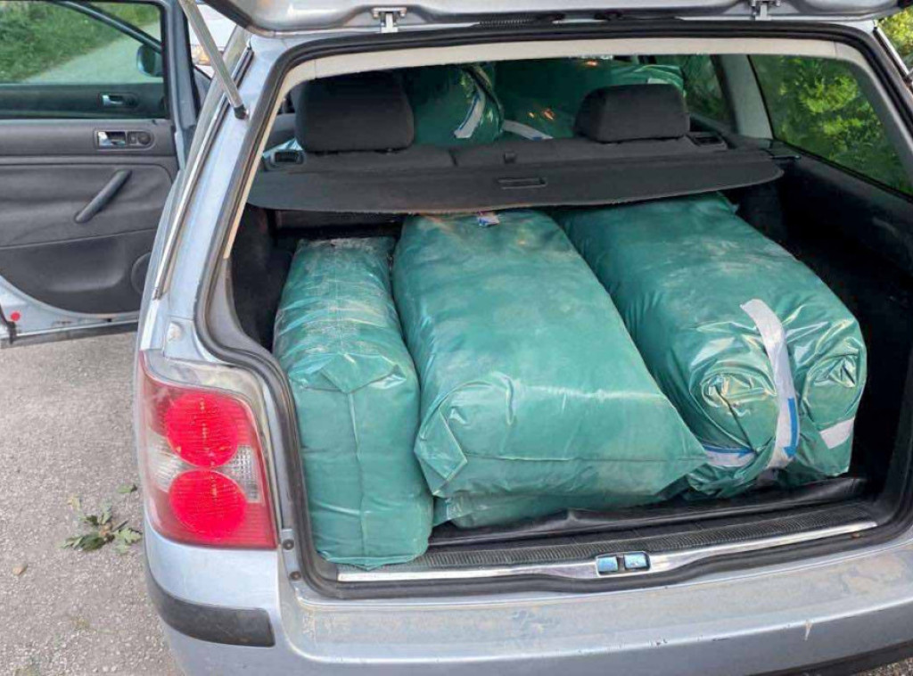 U Užicu uhapšene dve osobe kod kojih je pronađeno 243,39 kilograma rezanog duvana