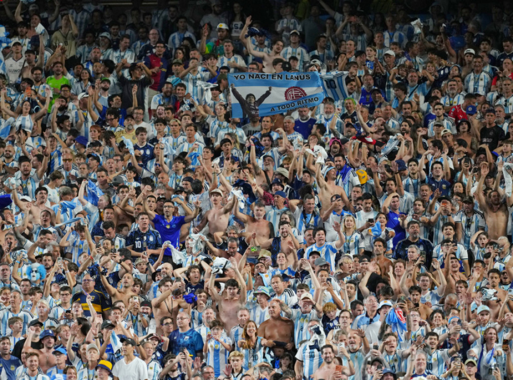 Navijači Argentine spalili zastavu Ujedinjenog Kraljevstva umesto Engleske