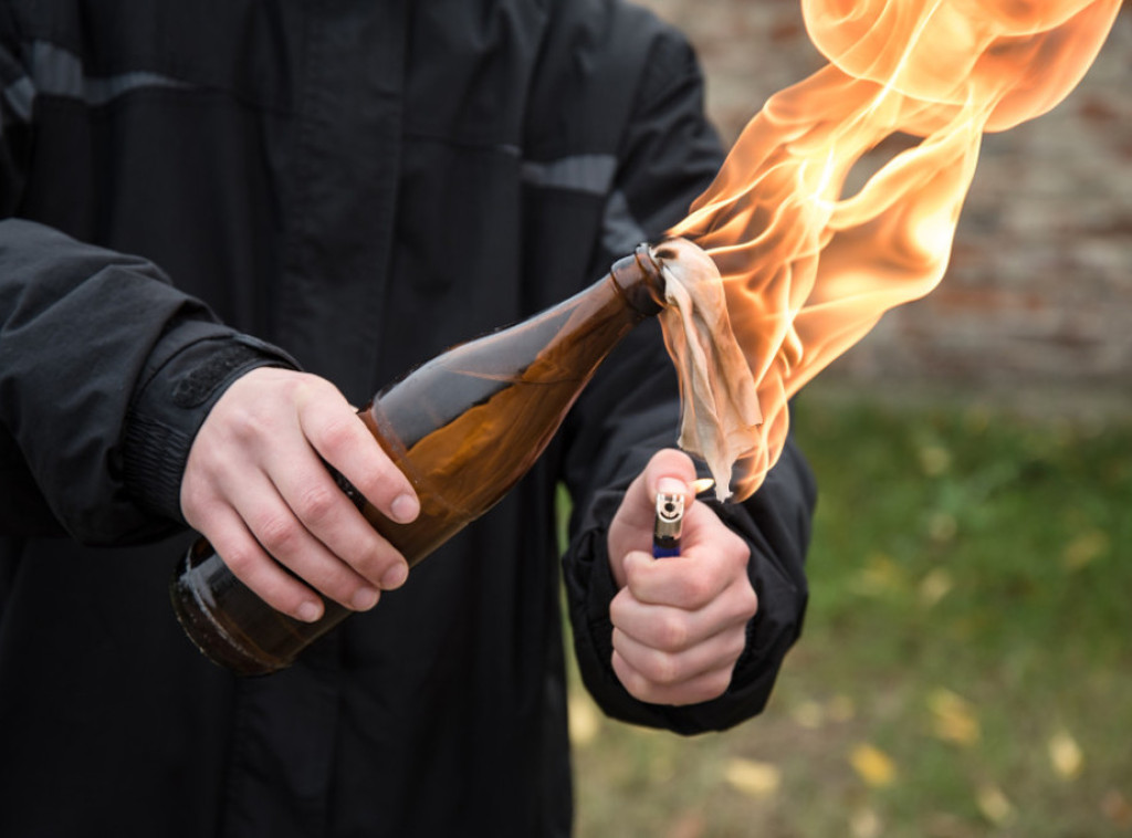 Bačen Molotovljev koktel na lokal na Novom Beogradu