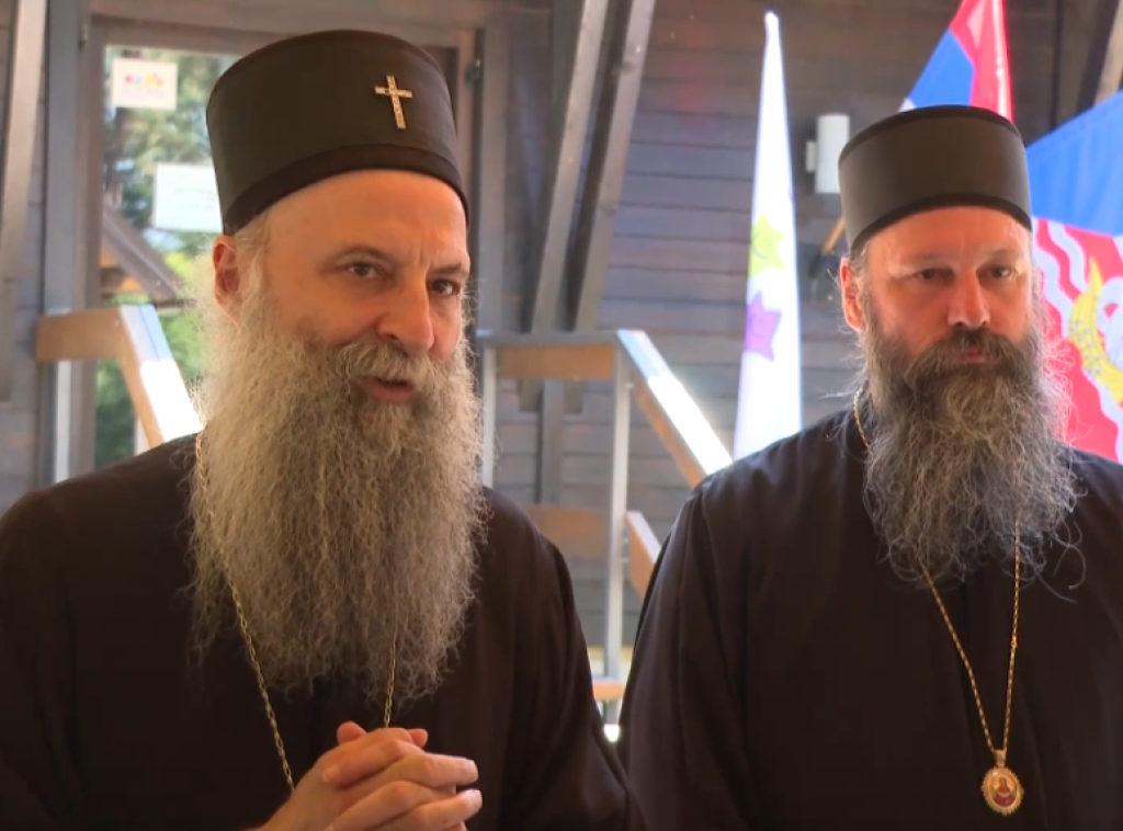 Patrijarh Porfirije posetio dečji letnji kamp "Šuplja stena" na Avali