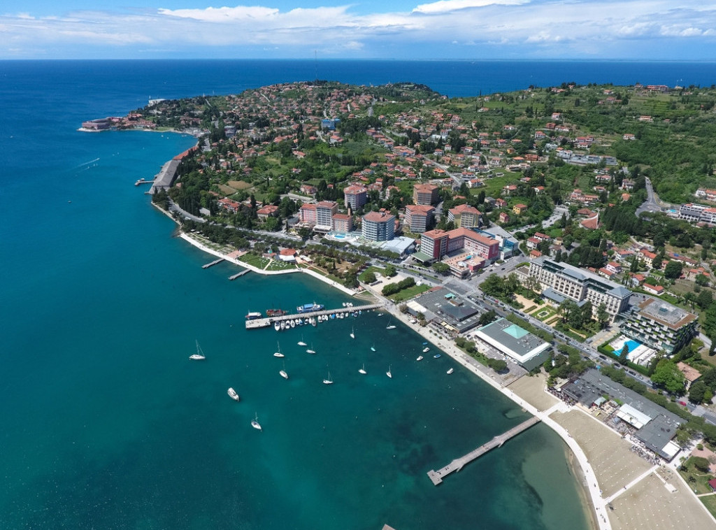Slovenija: Dve plaže u Izoli zatvorene zbog fekalne kontaminacije