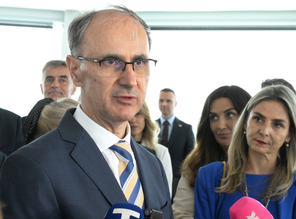 Macut: Srbija vodi odgovornu politiku, neophodno da se situacija oko izjave Paunović smiri