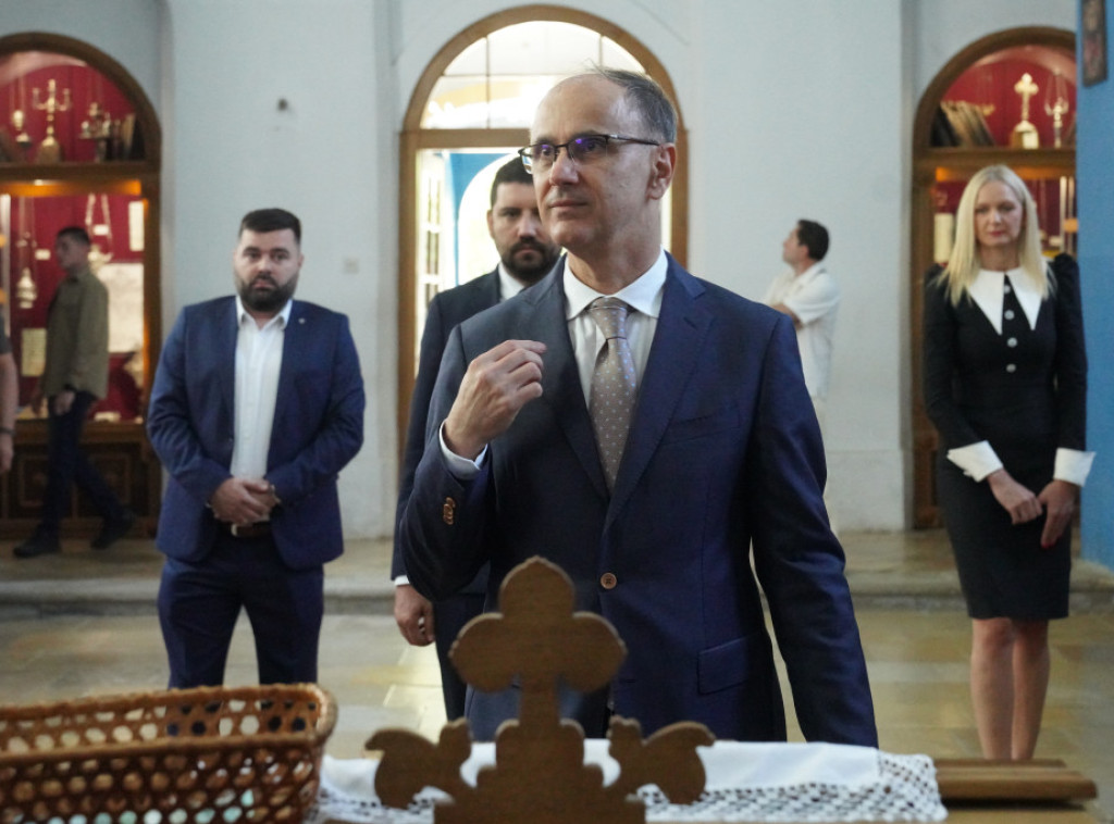 Macut u Valjevu položio venac na spomenik Proti Mateji Nenadoviću