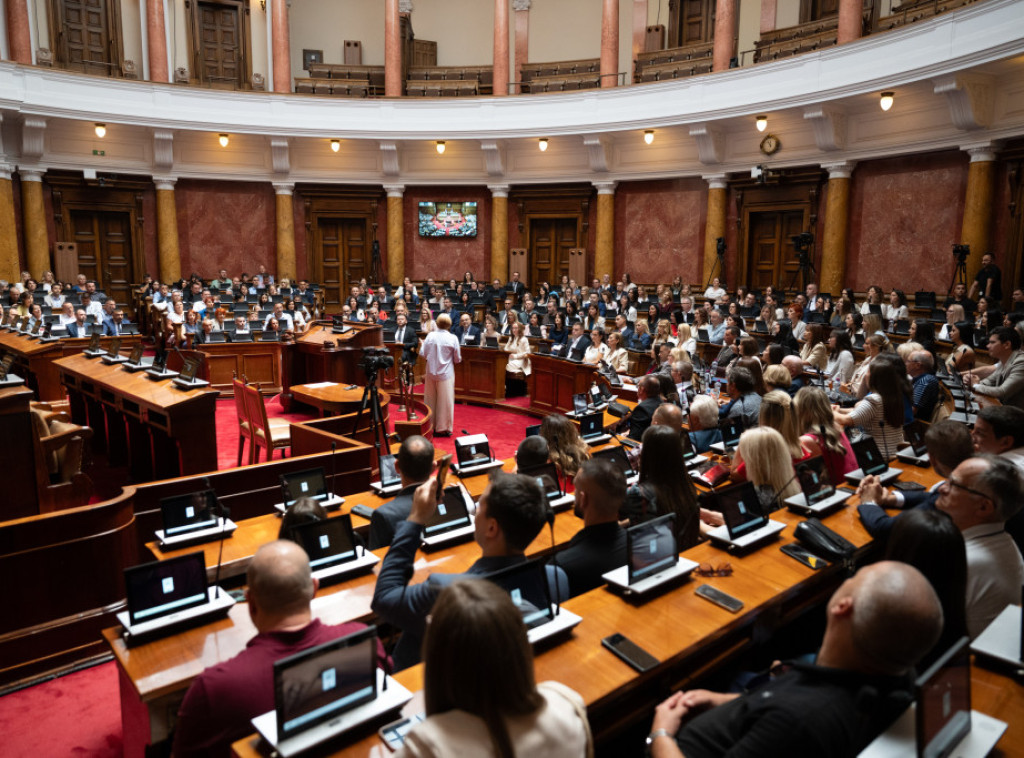 Novoizabrane sudije položile zakletvu u Skupštini pred Brnabić i Tomićem