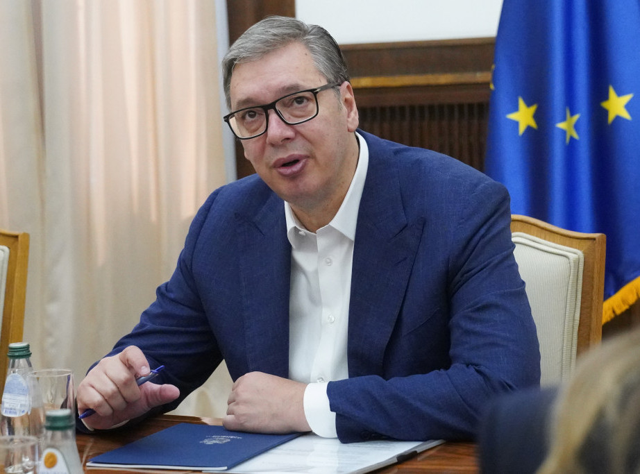 Vučić čestitao Dan avijacije: Ostvareni značajni rezultati, da budu podsticaj za dalje