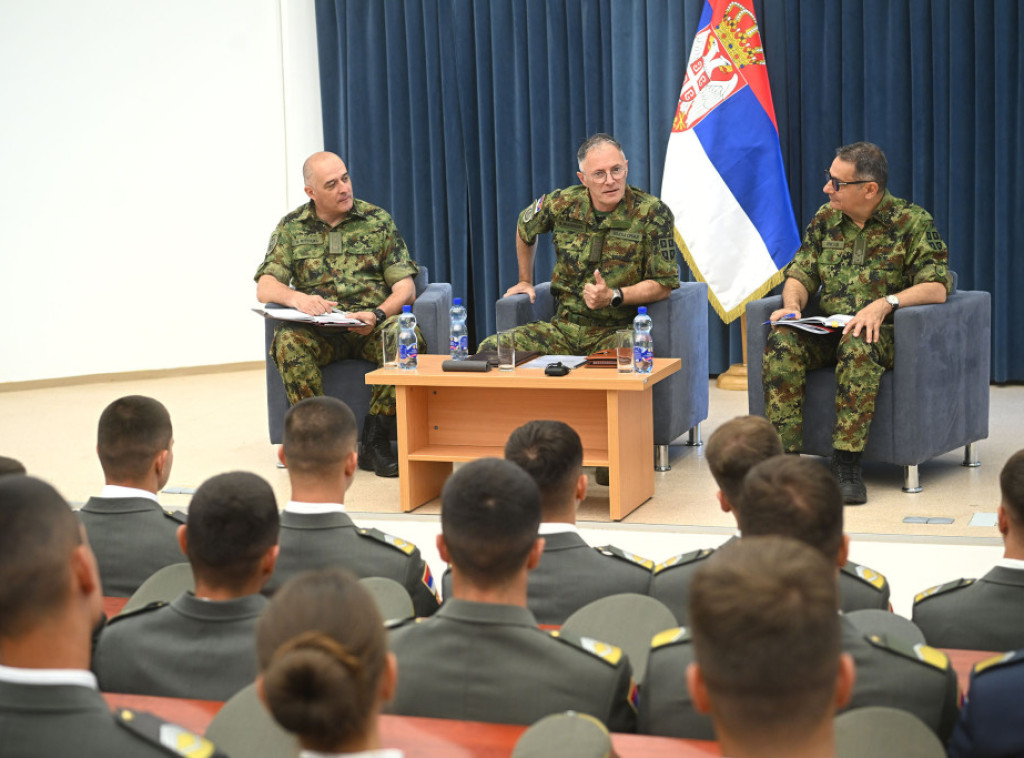 Ministarstvo odbrane: Mojsilović razgovarao sa budućim oficirima Vojske Srbije