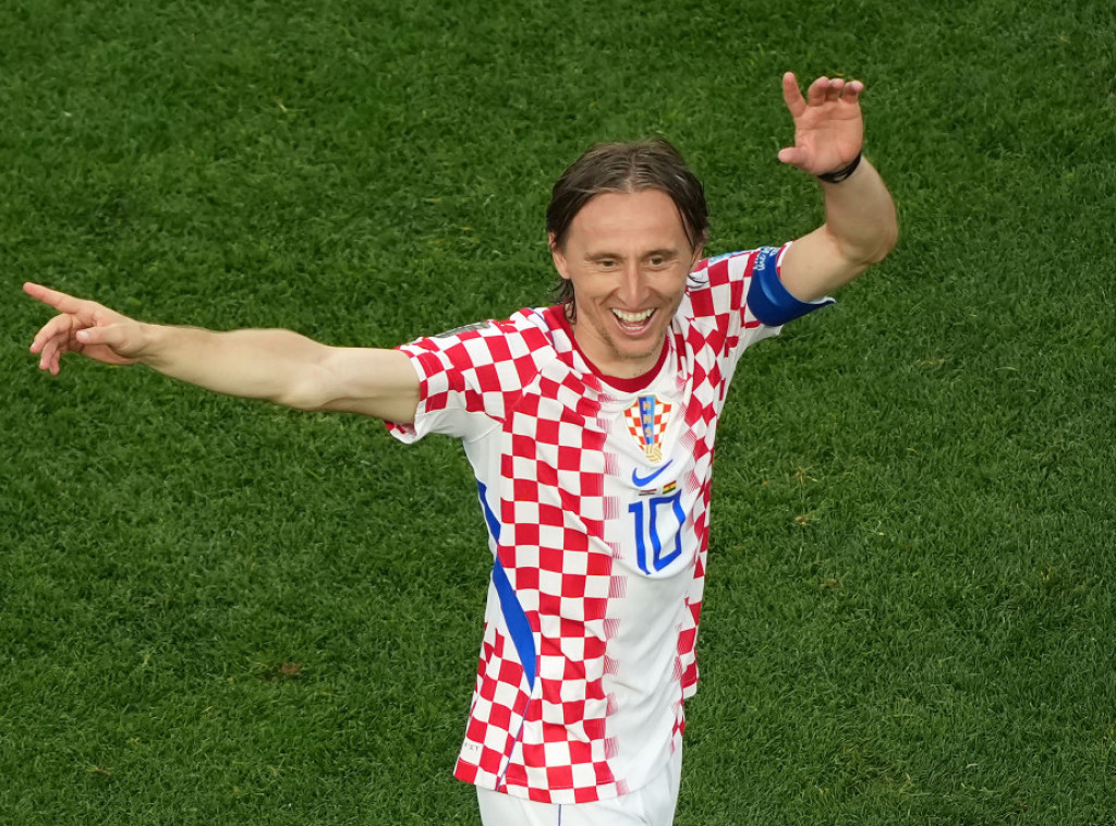 Hrvatski fudbaler Luka Modrić potpisao novi ugovor sa Milanom